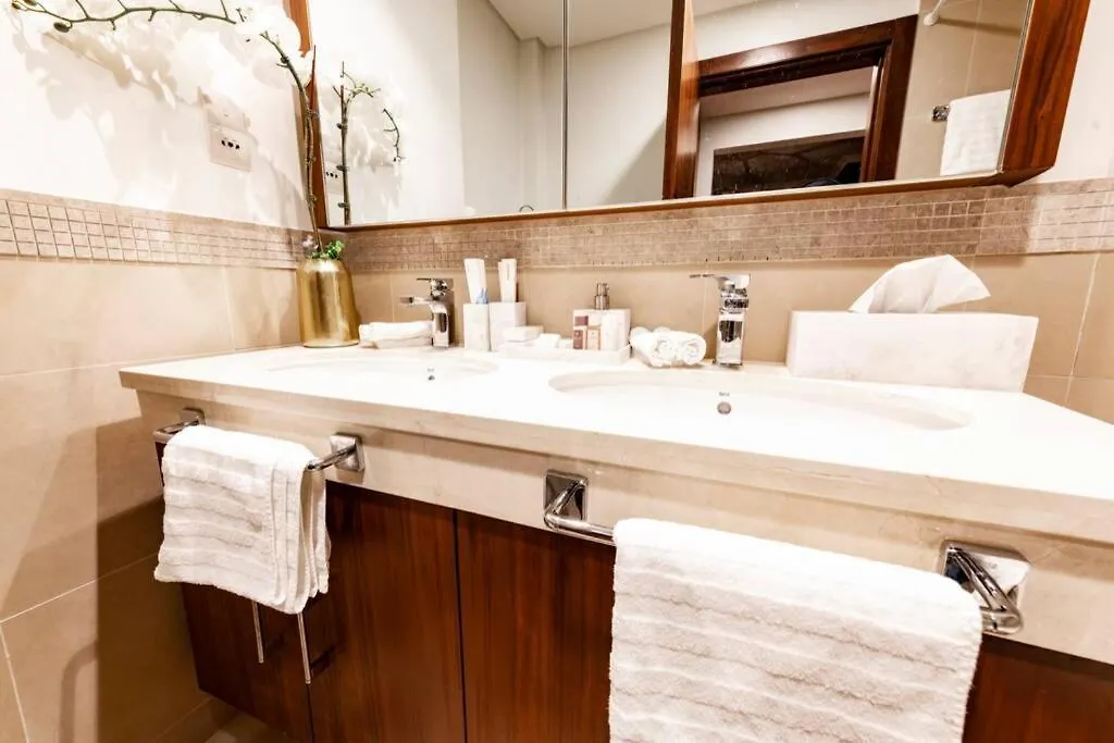 First Class 2Br With Full Burj Khalifa And Fountain View Apartment Dubai